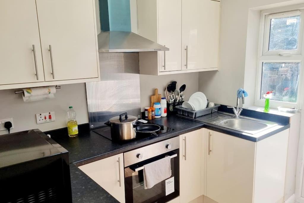 Stylish Apartment, Self Check-In, Ideal 4 Contractors, 25Mins To Gatwick Airport Thornton Heath Exterior photo