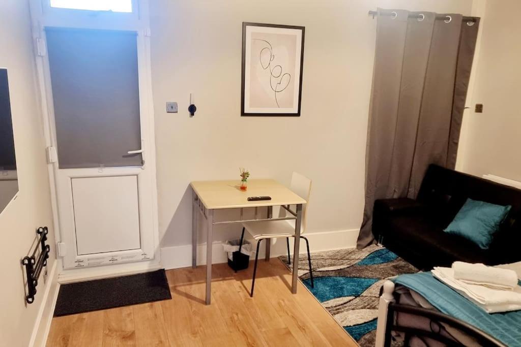 Stylish Apartment, Self Check-In, Ideal 4 Contractors, 25Mins To Gatwick Airport Thornton Heath Exterior photo